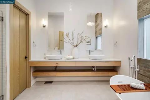Bath - 2973 Limestone Rd, Alamo, CA 94507 photo 1 of 7