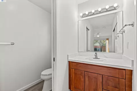Bath - 2709 Albion Way, Modesto, CA 95358 photo 2 of 4