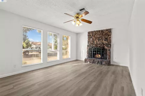 Living - 2709 Albion Way, Modesto, CA 95358 photo 1 of 7