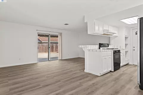 Living - 2709 Albion Way, Modesto, CA 95358 photo 5 of 7