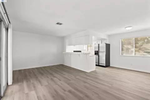 Living - 2709 Albion Way, Modesto, CA 95358 photo 7 of 7