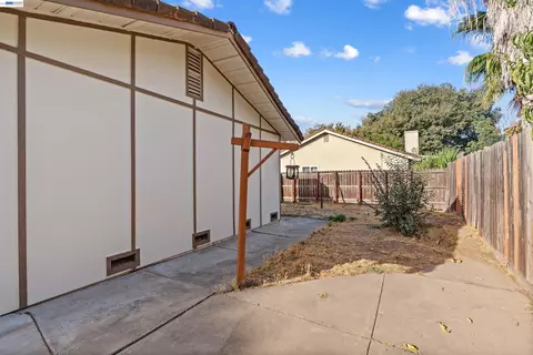 Exterior - 2709 Albion Way, Modesto, CA 95358 photo 5 of 10