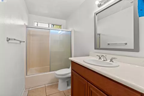Bath - 2709 Albion Way, Modesto, CA 95358 photo 1 of 4