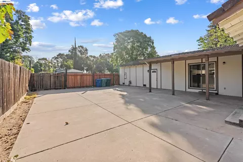 Exterior - 2709 Albion Way, Modesto, CA 95358 photo 4 of 10