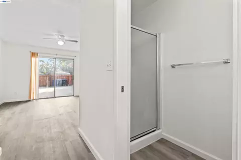 Bath - 2709 Albion Way, Modesto, CA 95358 photo 4 of 4