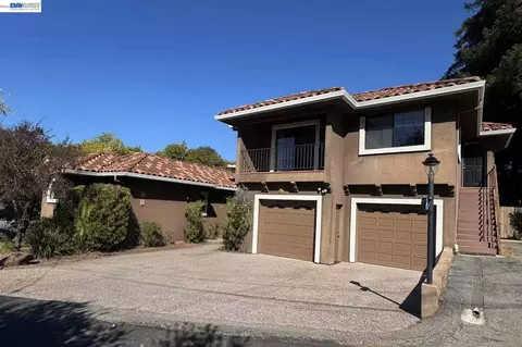 34 Sunrise Ln, Lafayette, CA 94549