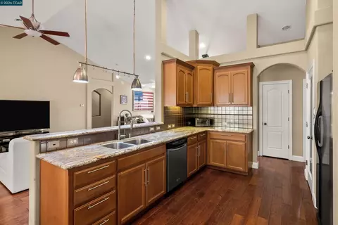 Kitchen - 218 Smith Flat Rd, Angels Camp, CA 95222 photo 4 of 5