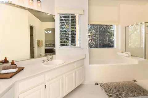 Bath - 5300 Clearbrook Dr, Concord, CA 94521 photo 4 of 8