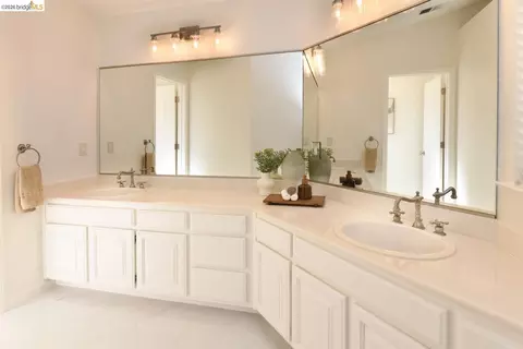 Bath - 5300 Clearbrook Dr, Concord, CA 94521 photo 3 of 8