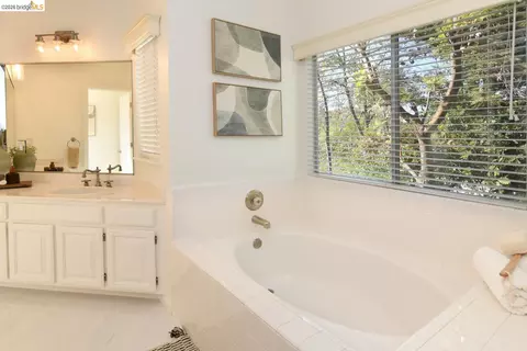 Bath - 5300 Clearbrook Dr, Concord, CA 94521 photo 2 of 8