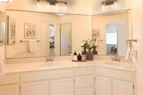 Bath - 5300 Clearbrook Dr, Concord, CA 94521 photo 6 of 8