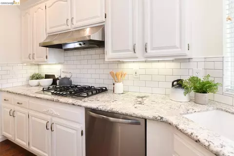 Kitchen - 5300 Clearbrook Dr, Concord, CA 94521 photo 3 of 4
