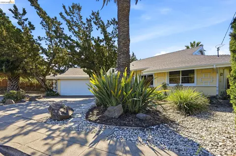 Exterior - 3218 Estates Ave, Pinole, CA 94564 photo 4 of 14