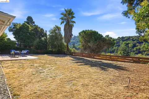 Exterior - 3218 Estates Ave, Pinole, CA 94564 photo 12 of 14