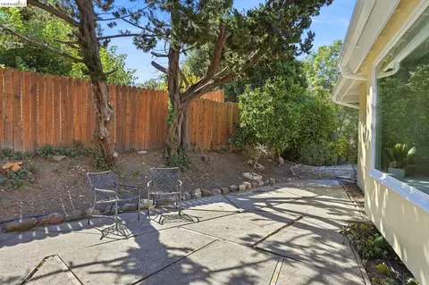 Exterior - 3218 Estates Ave, Pinole, CA 94564 photo 6 of 14