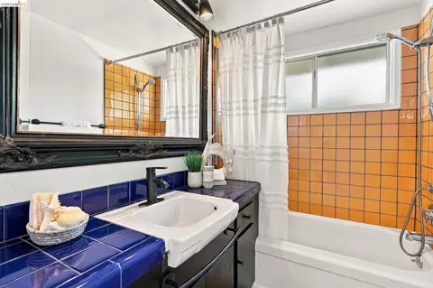 Bath - 3218 Estates Ave, Pinole, CA 94564 photo 2 of 2