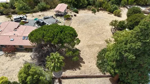 View/Area - 3218 Estates Ave, Pinole, CA 94564 photo 1 of 3