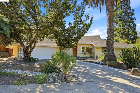 Exterior - 3218 Estates Ave, Pinole, CA 94564 photo 2 of 14