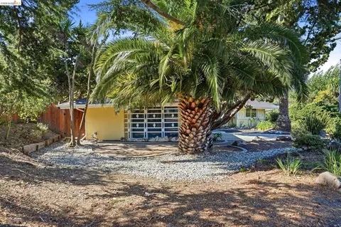 Exterior - 3218 Estates Ave, Pinole, CA 94564 photo 3 of 14