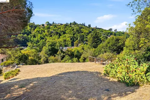 Exterior - 3218 Estates Ave, Pinole, CA 94564 photo 13 of 14