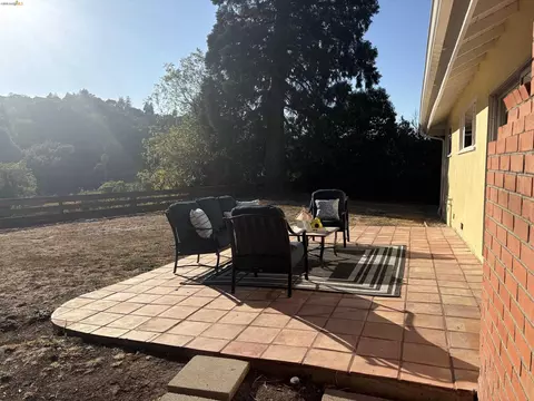 Exterior - 3218 Estates Ave, Pinole, CA 94564 photo 10 of 14
