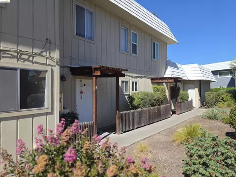 Exterior - 2011 Sierra Rd, Concord, CA 94518 photo 3 of 5