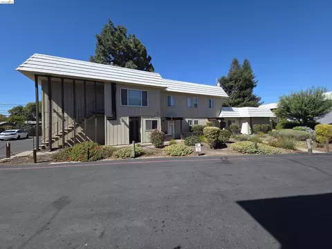 Exterior - 2011 Sierra Rd, Concord, CA 94518 photo 2 of 5