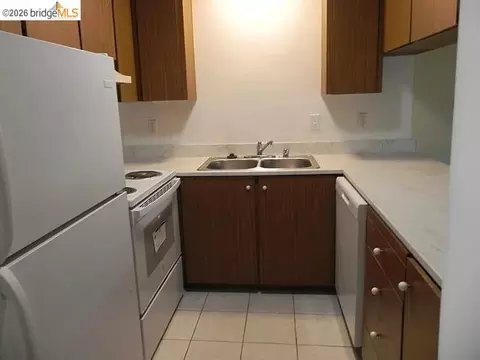 Kitchen - 2011 Sierra Rd, Concord, CA 94518 photo 2 of 2