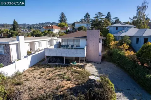 5316 Harbord Dr, Oakland, CA 94618