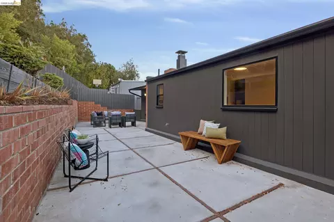 Exterior - 953 Hillside Ave, Albany, CA 94706 photo 6 of 17