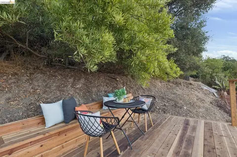 Exterior - 953 Hillside Ave, Albany, CA 94706 photo 7 of 17