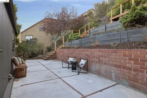 Exterior - 953 Hillside Ave, Albany, CA 94706 photo 5 of 17