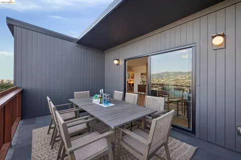 Exterior - 953 Hillside Ave, Albany, CA 94706 photo 2 of 17