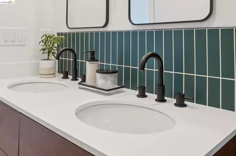 Bath - 953 Hillside Ave, Albany, CA 94706 photo 5 of 7