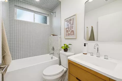 Bath - 953 Hillside Ave, Albany, CA 94706 photo 7 of 7