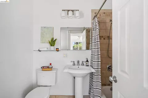 Bath - 2756 Acton St, Berkeley, CA 94702 photo 1 of 3