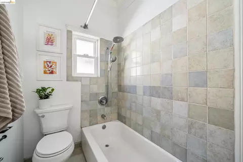 Bath - 2756 Acton St, Berkeley, CA 94702 photo 3 of 3