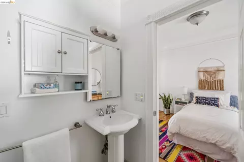Bath - 2756 Acton St, Berkeley, CA 94702 photo 2 of 3