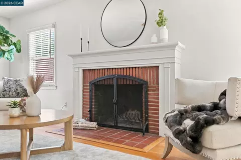 Living - 4510 Haag Rd, Martinez, CA 94553 photo 6 of 6
