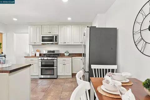 Kitchen - 4510 Haag Rd, Martinez, CA 94553 photo 3 of 4