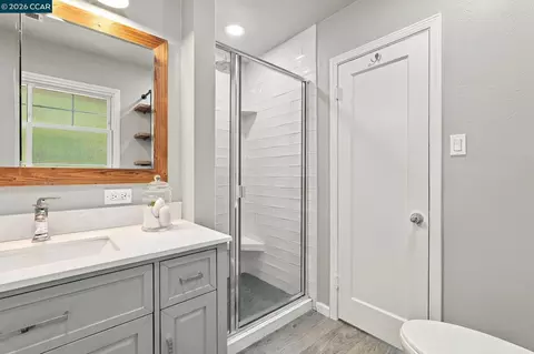 Bath - 4510 Haag Rd, Martinez, CA 94553 photo 4 of 4