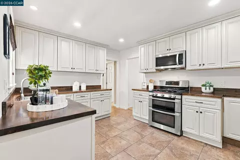 Kitchen - 4510 Haag Rd, Martinez, CA 94553 photo 4 of 4
