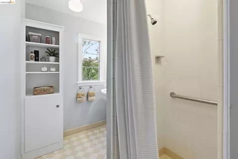 Bath - 80 Hazel Rd, Berkeley, CA 94705 photo 1 of 3