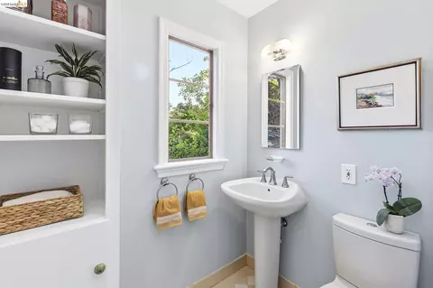 Bath - 80 Hazel Rd, Berkeley, CA 94705 photo 2 of 3