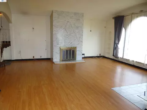 596 Walnut St, San Bruno, CA 94066 photo 3