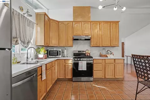 Kitchen - 1264 Pine St, Livermore, CA 94551 photo 2 of 3