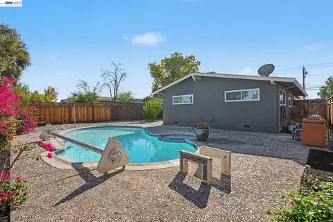 Exterior - 1264 Pine St, Livermore, CA 94551 photo 6 of 6