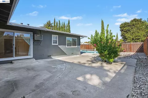 Exterior - 1264 Pine St, Livermore, CA 94551 photo 4 of 6