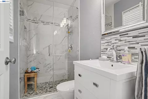 Bath - 1264 Pine St, Livermore, CA 94551 photo 1 of 2