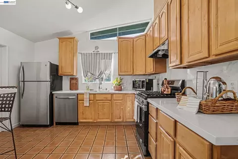Kitchen - 1264 Pine St, Livermore, CA 94551 photo 3 of 3
